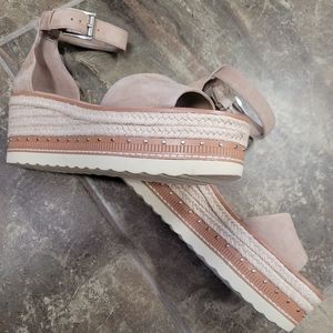 Vince Camuto Meestana size 7 Color Crepe